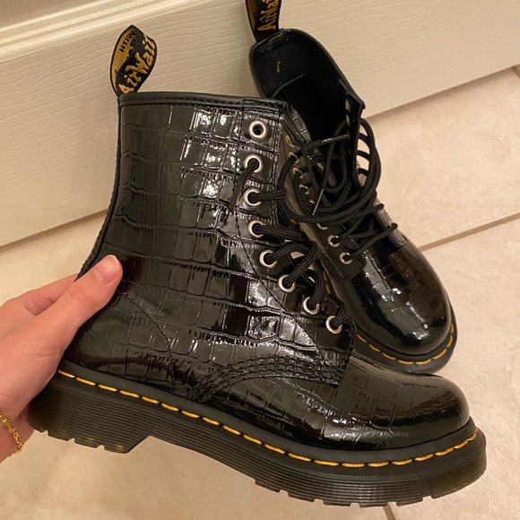 1460 croc embossed boot